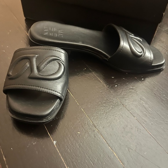 New Naturalizer womens Genevieve Leather padded Slide Sandals size 7 - Picture 5 of 7